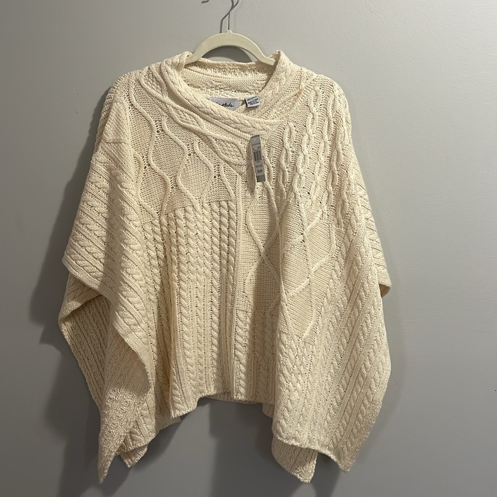 Le Moda Papillon Poncho Sweater NWT One Size